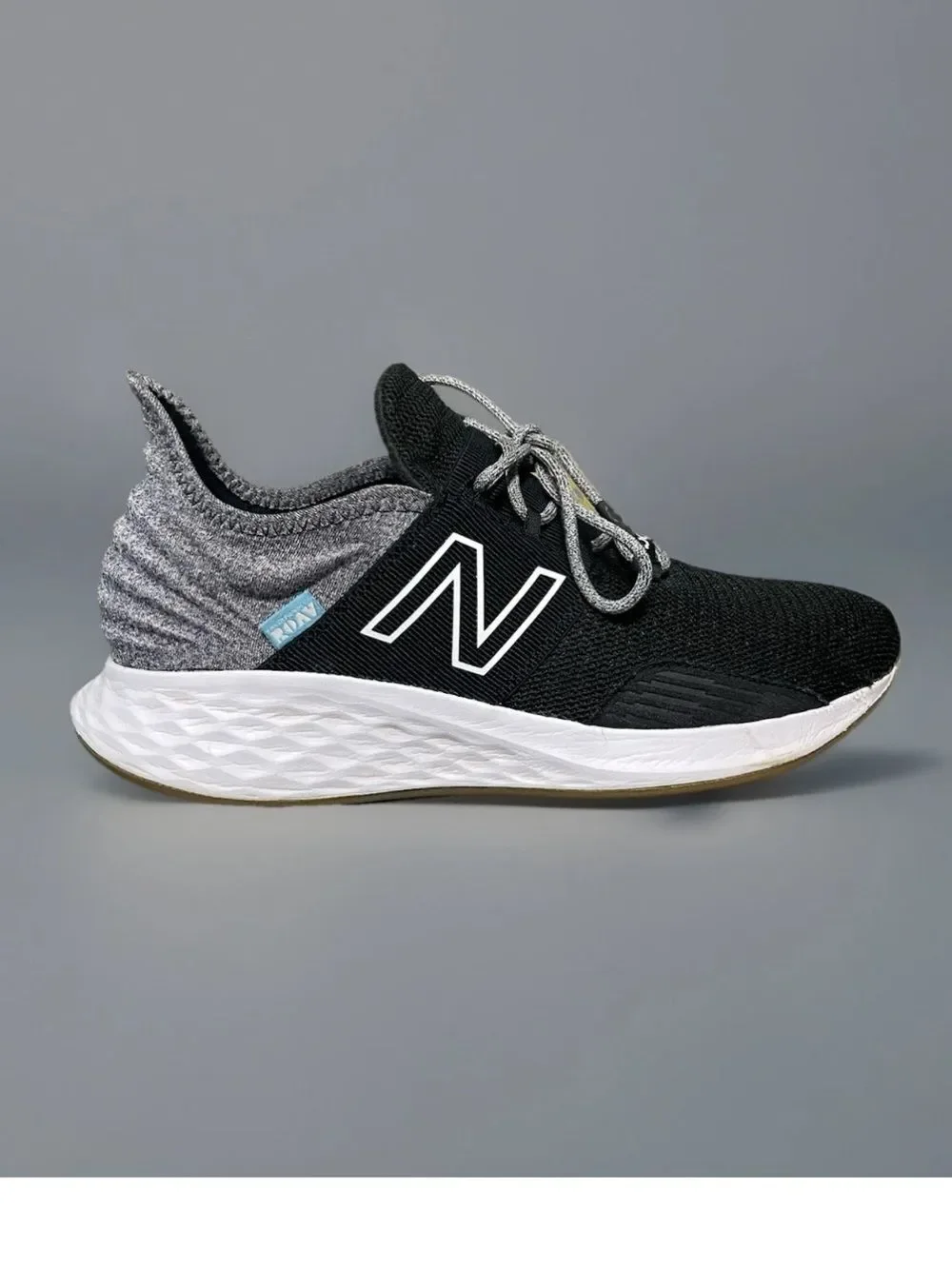 New Balance Women's Fresh Foam Roav T-Shirt Black/Gray Sneakers Size 9.5B